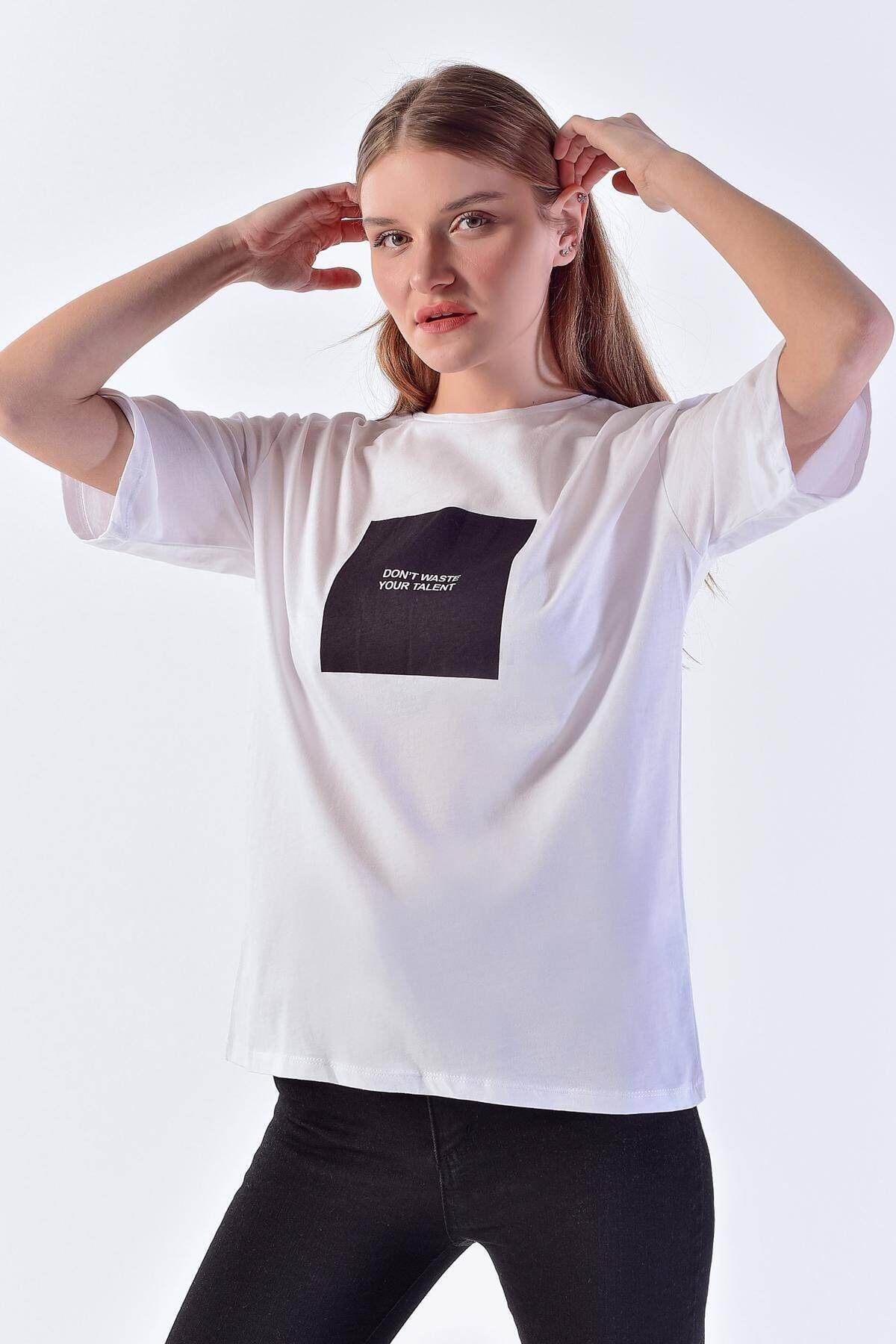 Addax Kadın Beyaz Yazılı T-Shirt ADX-0000016961