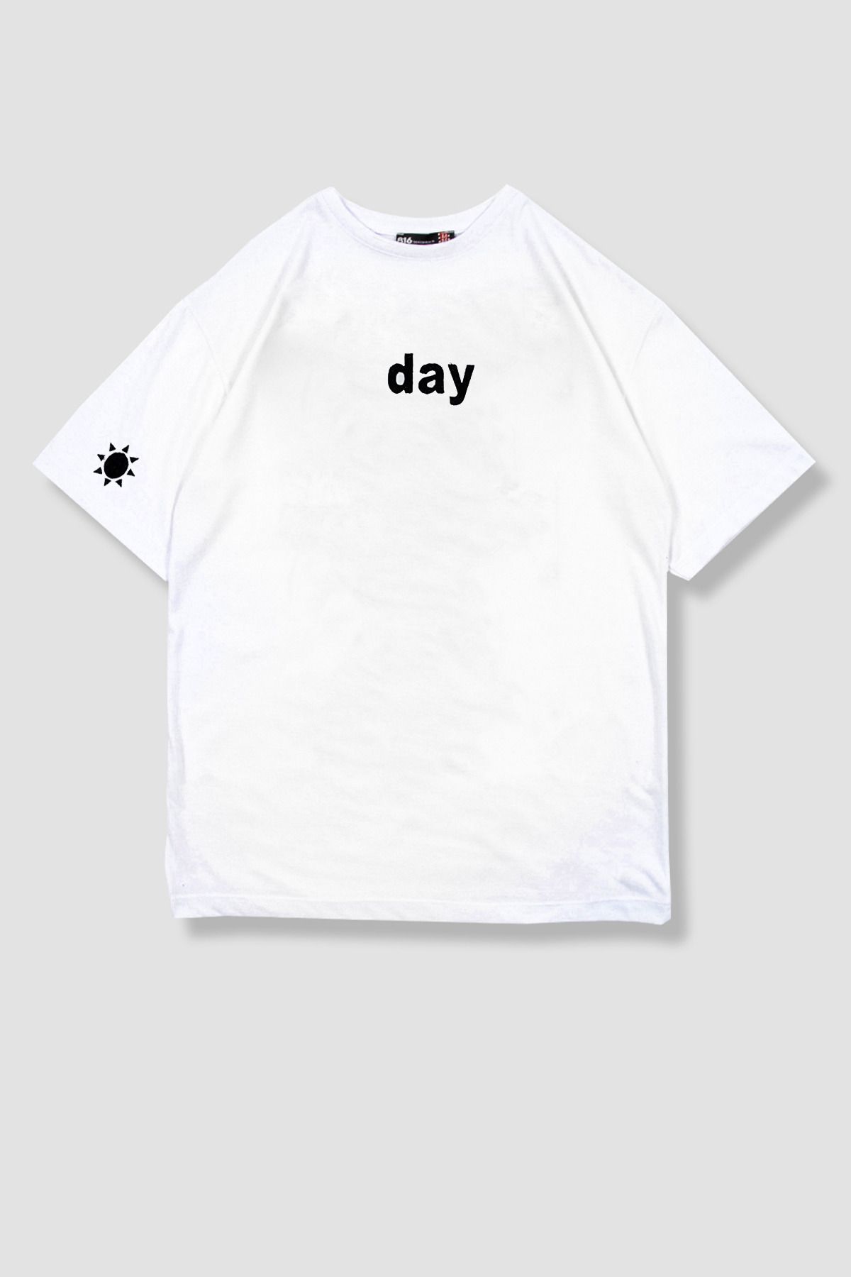Sekizbiraltı Day Nakışlı Beyaz Oversize Unisex Tshirt