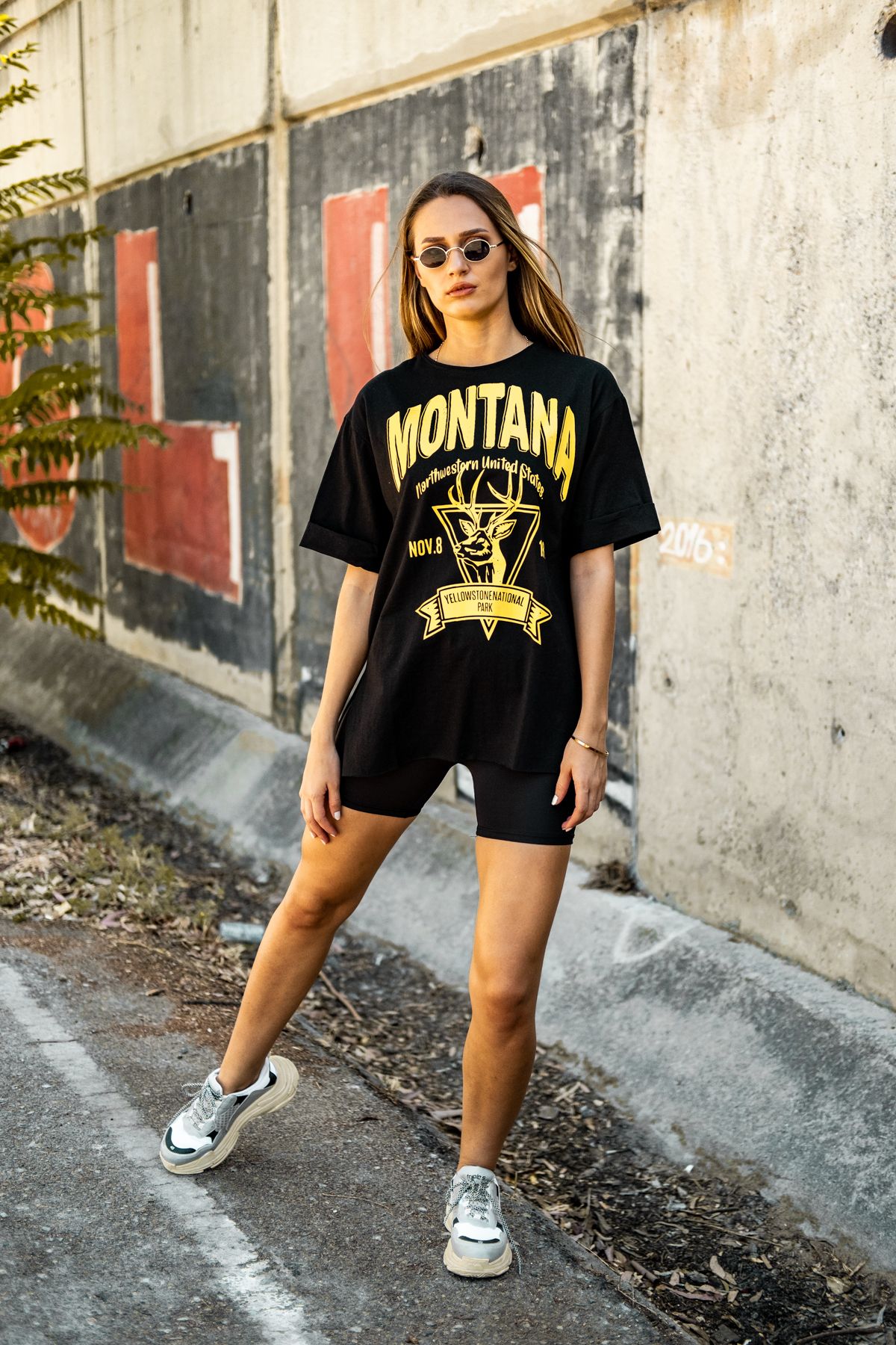 Black Sokak Kadın Siyah Montana Sarı Baskı Oversize Tshirt