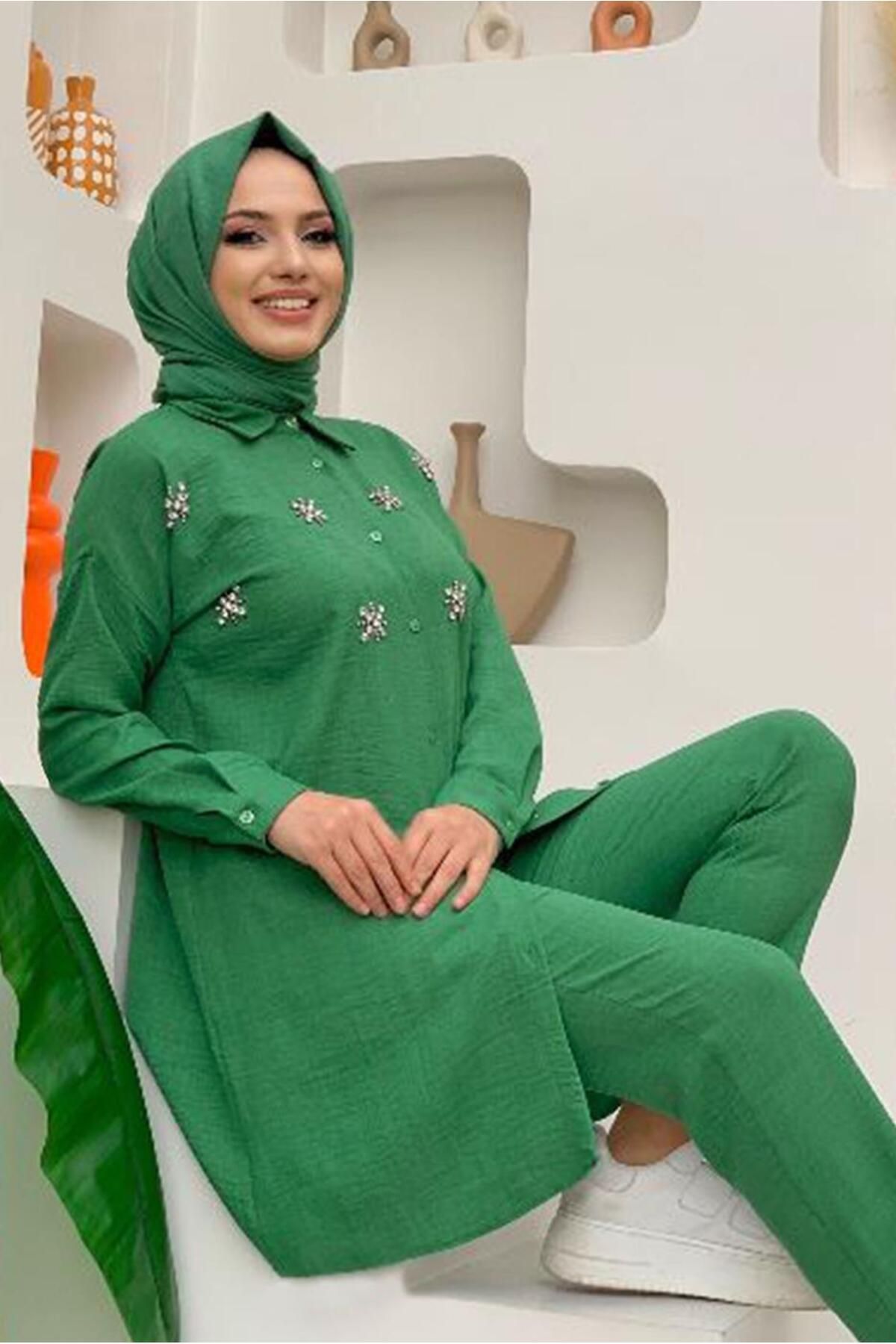 TRENDTESETTÜR Kadın Yeşil (ZÜMRÜT) Taş Detaylı Düğmeli Ikili Pantolonlu Takım T 4048