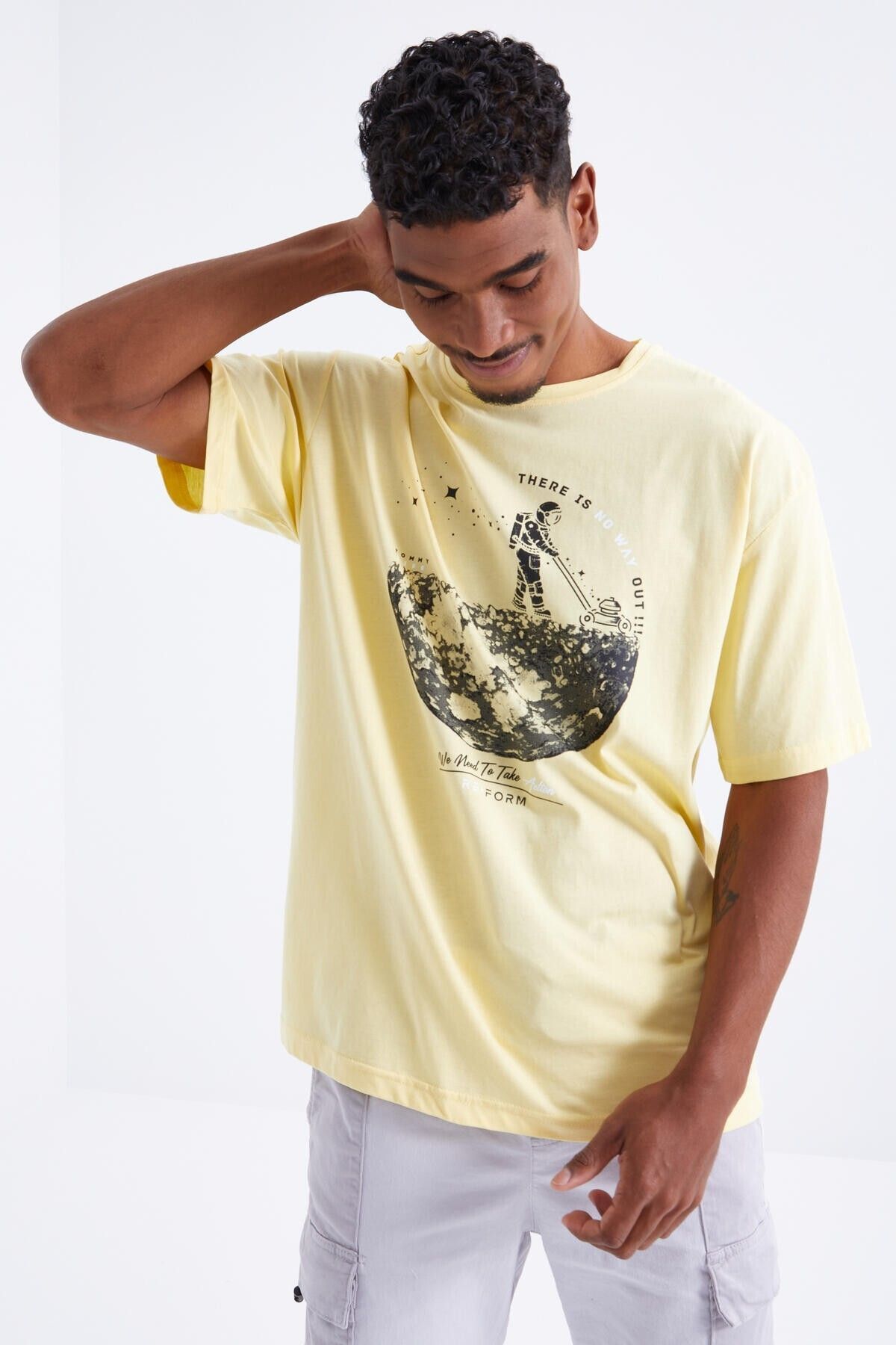 TOMMY LIFE Sarı Baskılı O Yaka Erkek Oversize T-shirt - 88098