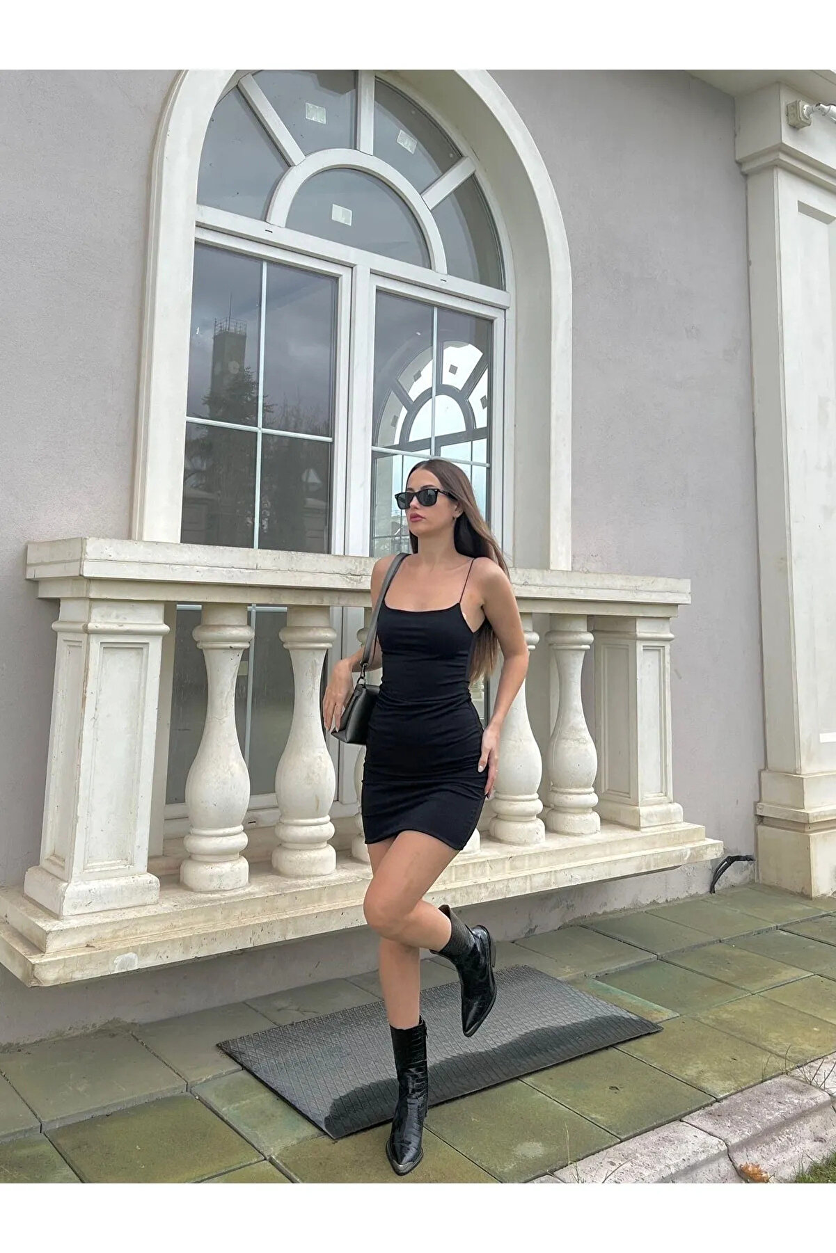 khar Siyah Ip Askılı Mini Elbise Sandyelbise