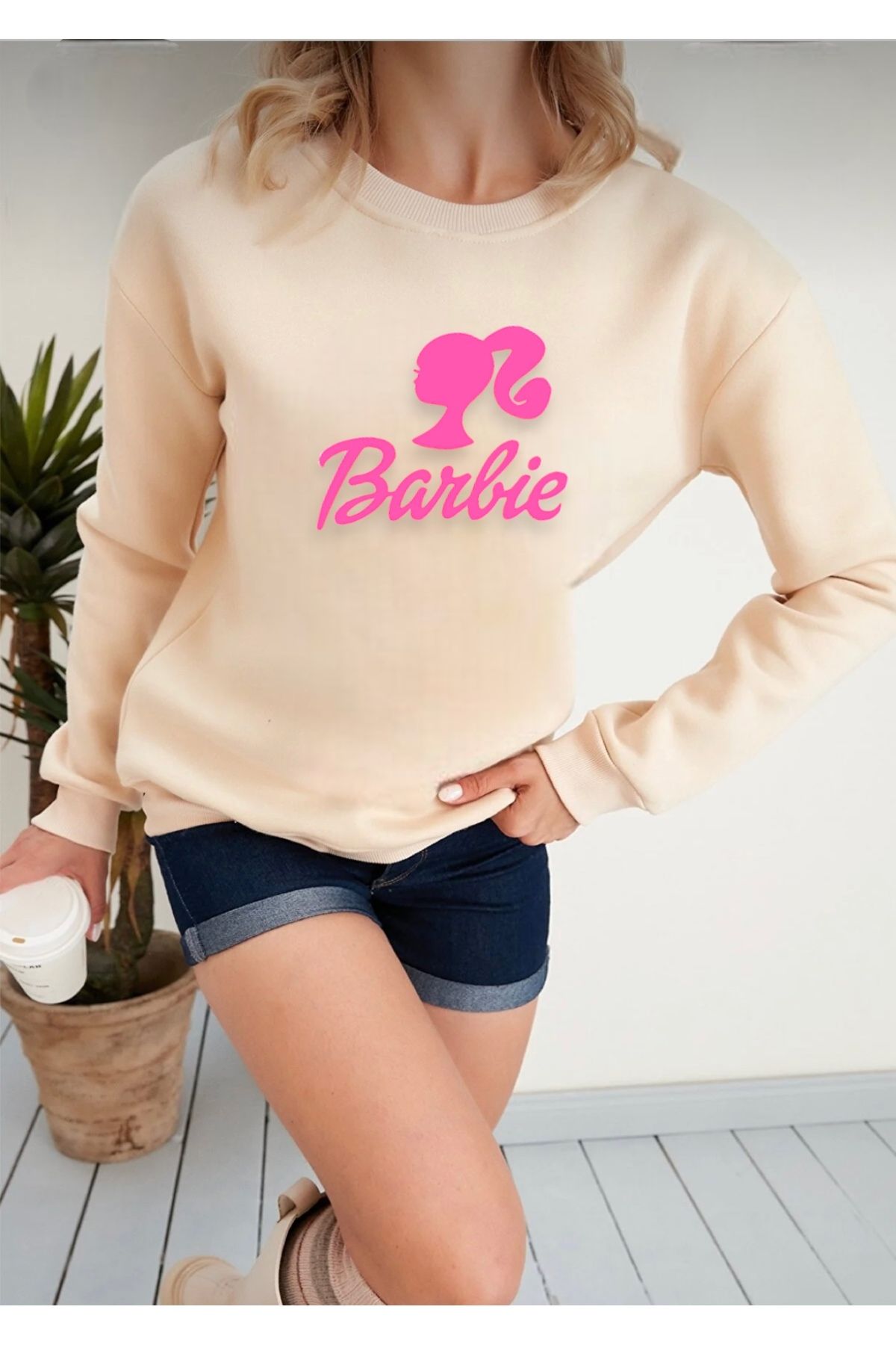 NewCabin Kadın %100 Pamuklu Barbie Baskılı Bej Rengi Sıfır Yaka Sweatshirt