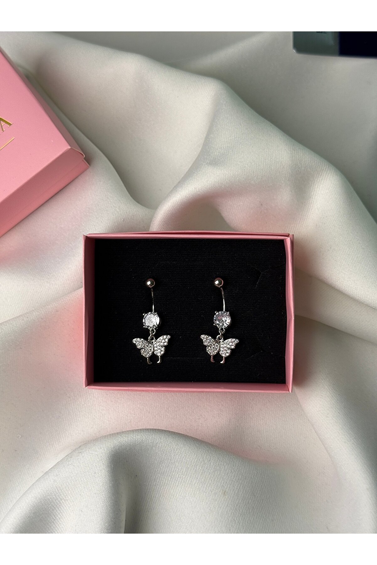 Büyük Sallantılı Kelebek Piercing 2