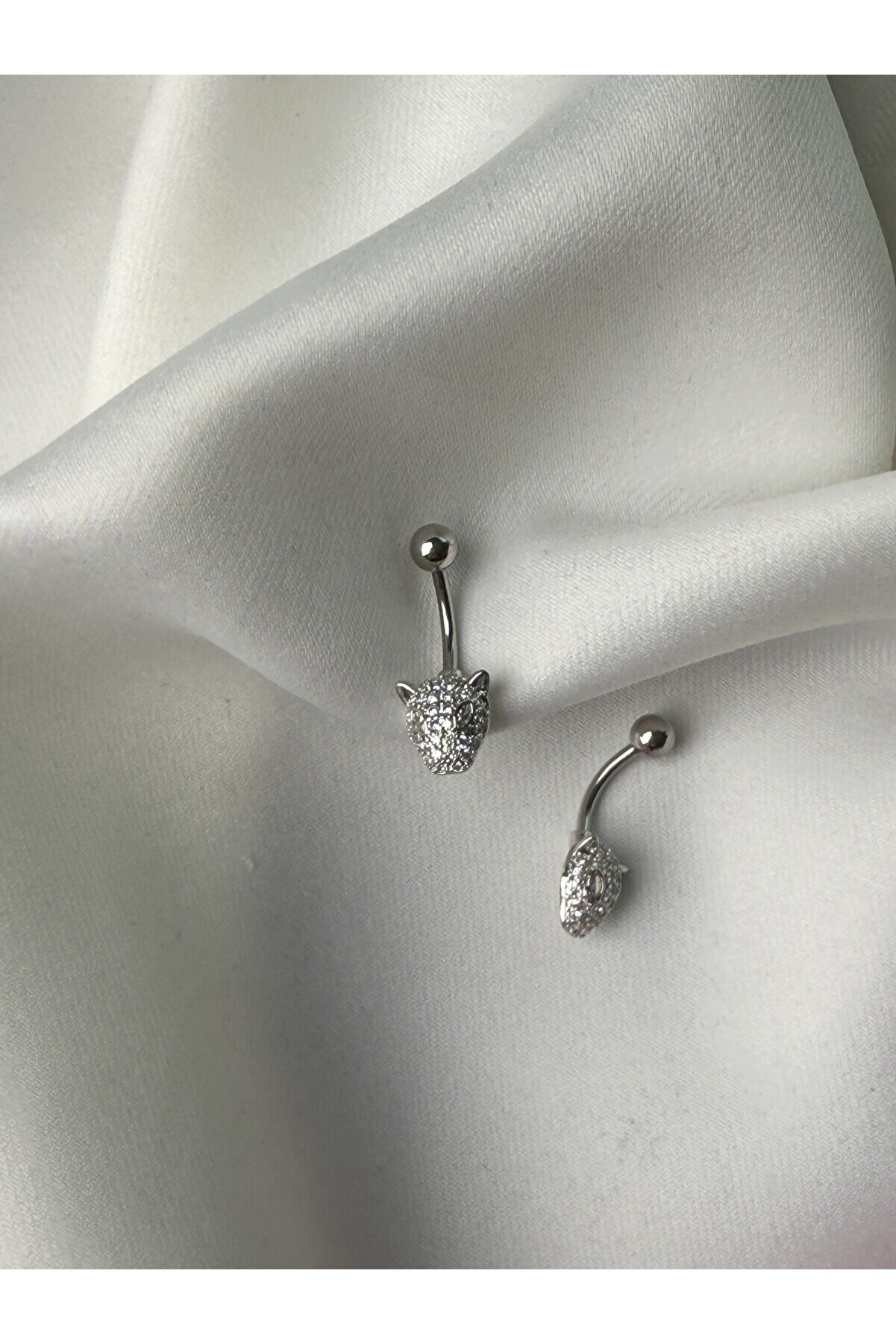 Aslan Göbek Piercing 3