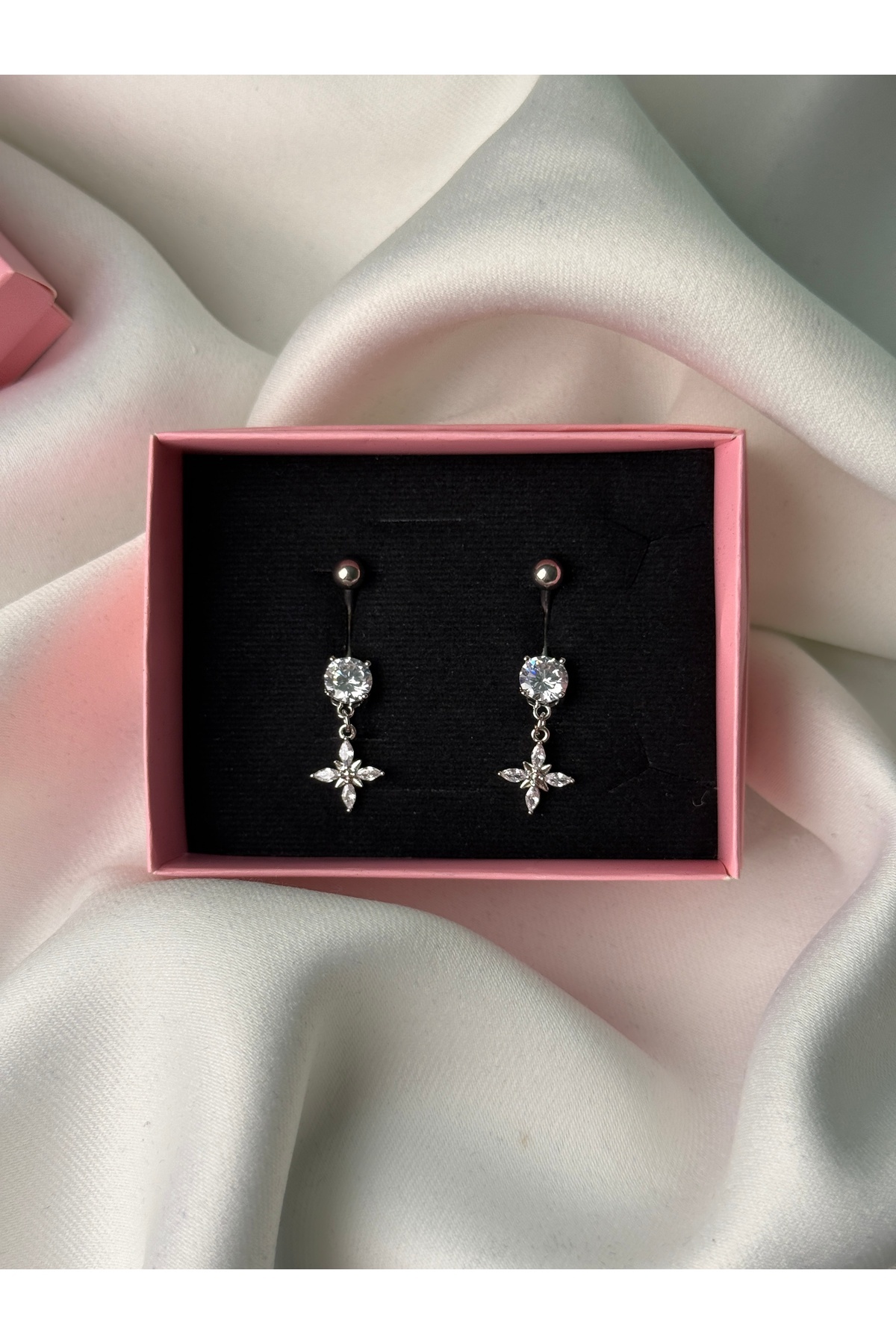Sallantılı Yıldız Piercing 2