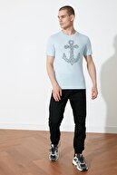 TRENDYOL MAN Mavi Erkek Slim Fit Kısa Kollu Çapa Baskılı T-Shirt TMNSS21TS3094