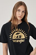 Wrangler Kadın Siyah Kısa Kollu %100 Pamuk Grafik Desenli Sıfır Yaka Tişört