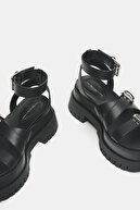 Bershka Kadın Siyah Tokalı Platform Sandalet