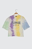 TRENDYOLMİLLA Çok Renkli Batik Desen Baskılı Loose Crop Örme T-Shirt TWOSS21TS3432