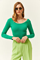 بلوز مجلسی زنانه یقه پهن سبز چمنی BLZ-19000722