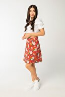 hola collection Kadın Beyaz Crop Bluz Ve Kırmızı Çiçek Desenli Etek Takım