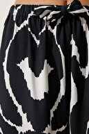 شلوار زنانه پر جنب و جوش با طرح مشکی و سفید ویسکوز پالازو EN00606-thumb