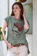Chiccy Kadın Haki Kuru Kafa Baskılı Taş İşlemeli Sırtı Lazer Kesim Fermuar Detaylı T-Shirt C10010300TS98191