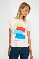 TRENDYOLMİLLA Taş Baskılı Semifitted Örme T-Shirt TWOSS21TS3933