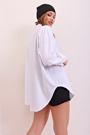 Trend Alaçatı Stili Kadın Beyaz Oversize Uzun Dokuma Gömlek ALC-X6828