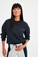 TRENDYOLMİLLA Lacivert Nakışlı Şardonlu Sweatshirt TWOAW21SW1064