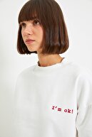 TRENDYOLMİLLA Ekru Nakışlı Basic Örme Şardonlu Sweatshirt TWOAW21SW1061
