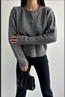 یقhe گرد زنان ژاکت کش بافش آنتراسیت را بالا برد-thumb