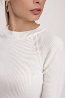 زن نیتواد یقه ویک-thumb