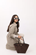 کیف زنانه چرم قهوه ای تلخ چرم دست و شانه با بسته شدن آهنربا و قفل جزئیات-thumb