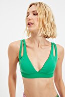 TRENDYOLMİLLA Yeşil Cut-Out Detaylı Uzun Üçgen Bikini Üstü TBESS20BU0202