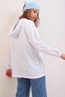 Trend Alaçatı Stili Kadın Beyaz Kapüşonlu Su Geçirmez Ceket ALC-X6986