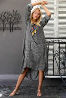 Chiccy Kadın Füme Sıfır Yaka Püskül Bağlamalı Uzun Kolları Ayarlı Salaş Dokuma Elbise M10160000EL94409