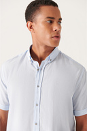 پیراهن آستین کوتاه 100% نخی یقه دکمه دار آبی مردانه E002210-thumb