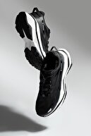BLACK / WHITE