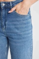 90s پاره پاره شده با جزئیات فاق بلند شلوار جین شسته بلند C8607AX24HS-thumb