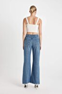 90s پاره پاره شده با جزئیات فاق بلند شلوار جین شسته بلند C8607AX24HS-thumb