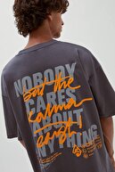 Pull & Bear “Nobody Cares About Anything” Sloganlı T-Shirt