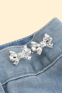 Silver Ribbon, Bowtie