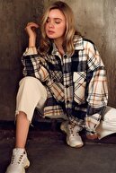 Trend Alaçatı Stili Kadın Bej Ekose Desenli Kaşe Pamuklu Oversize Ceket Gömlek ALC-X7142