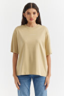 STRAW YELLOW