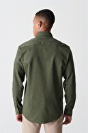 Avva Erkek Koyu Yeşil Düz Düğmeli Yaka Regular Fit Gömlek E002004