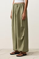 YELLOWISH GREEN