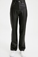 TRENDYOLMİLLA Design Siyah Suni Deri Pantolon TWOAW22PL0214