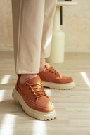 Tan18
