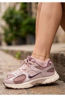 pink/creamy
