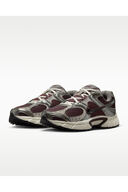 burgundy//gray/cream
