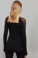 Cool & Sexy Kadın Siyah Omuzları Puantiyeli Tül Bluz EY1098