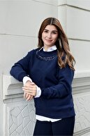 Arzu Kaprol Kadın Lacivert Lazer Kesim Yaka Detaylı Sweatshirt