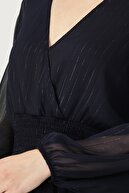RANDOM Kadın Eteği Volanlı V Yaka Uzun Kollu Lacivert Elbise
%100 Polyester