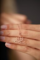 İzla Design Kadın Lotus Çiçeği Model Rose Kaplama Gümüş İtalyan Kolye