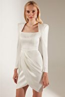Vatkalı Beyaz Drapeli Saten Mini Elbise