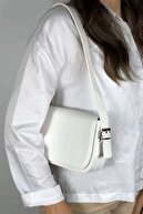 LinaConcept Kadın Beyaz Kapaklı Baget Çanta