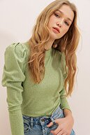 Trend Alaçatı Stili Kadın Fıstık Yeşili Prenses Kol Yarım Balıkçı Kaşkorse Bluz ALC-X5042