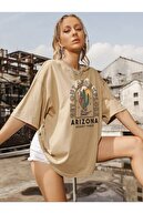 K&H TWENTY-ONE Kadın Camel Oversize Arizona Baskılı T-shirt